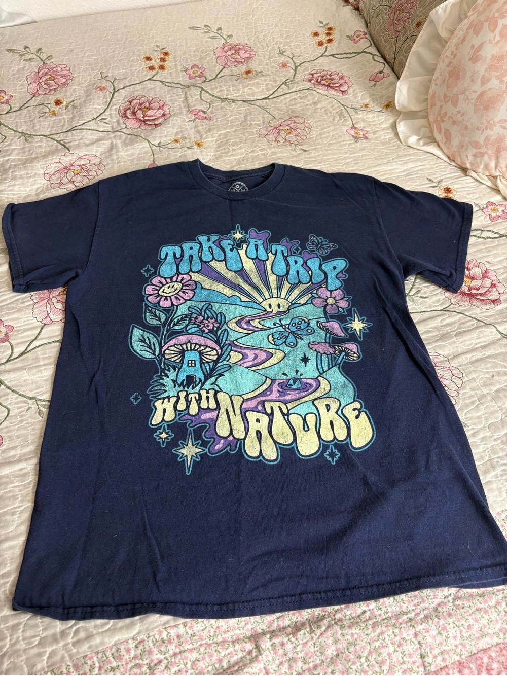 Old Navy Navy Graphic Tee with Retro Pastel Nature Print